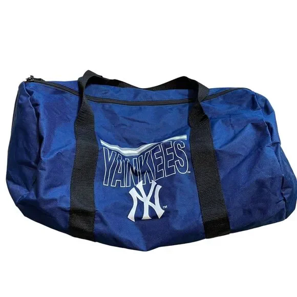 New York Yankees Duffle/Weekend/Gym Bag With Bonus Souvenir “Quest For 28” Cup - Picture 2 of 13